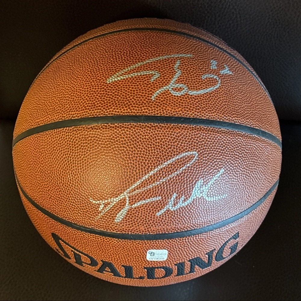 Dwayne Wade & Shaquille O’Neal Signed Official NBA Game  COA